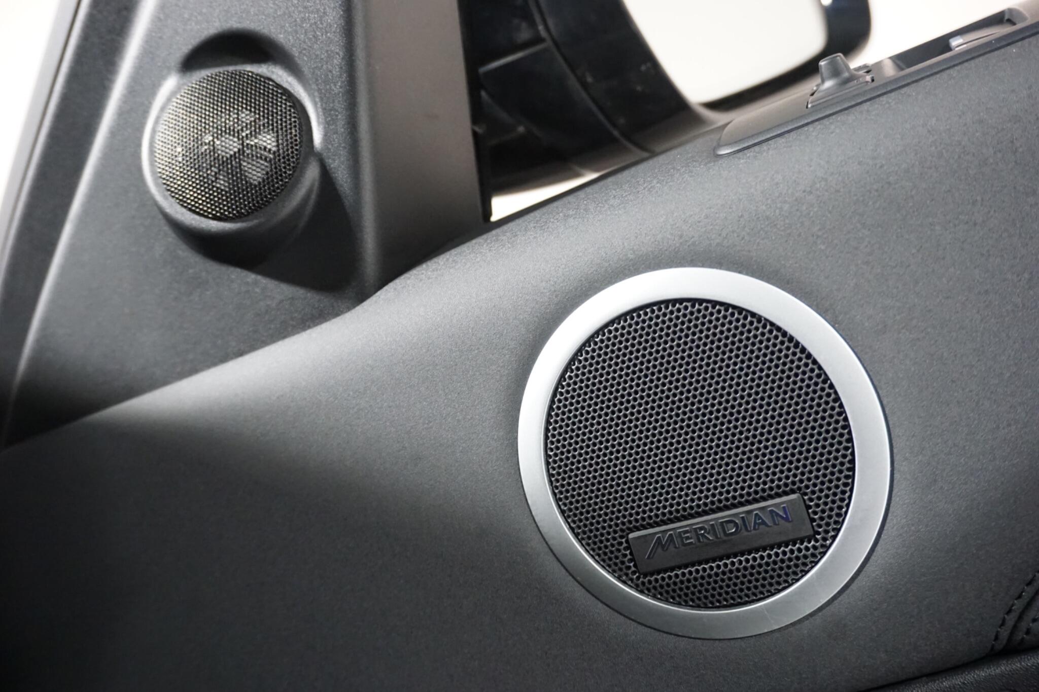 Land Rover Discovery 3.0 D300 MHEV SE SUV 5dr Diesel Auto 4WD Euro 6 (s/s) (300 ps)